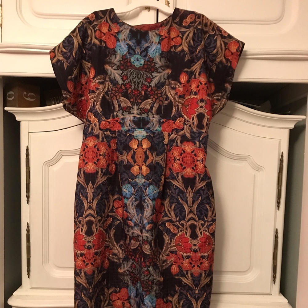 Beautiful print maternity dress with back detail